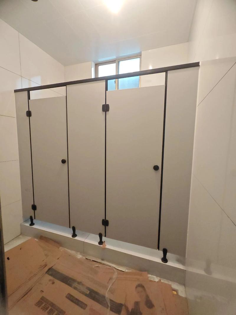 專業(yè)定制無(wú)錫公共衛(wèi)生間隔斷，打造安全、美觀、實(shí)用的空間