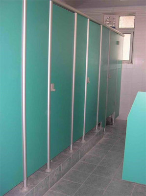 四川地區衛生間隔斷選購指南 材質、防潮與區域考量